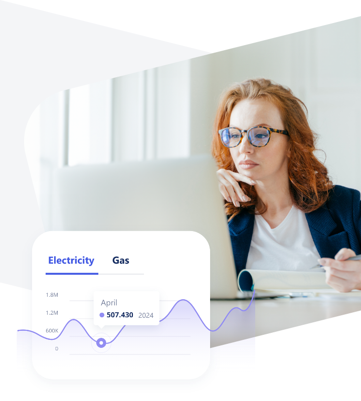 A businesswoman analyzes electricity consumption data at Ignitis self-service