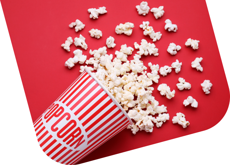 Iš dėžės išbirę spragėsiai raudoname fone