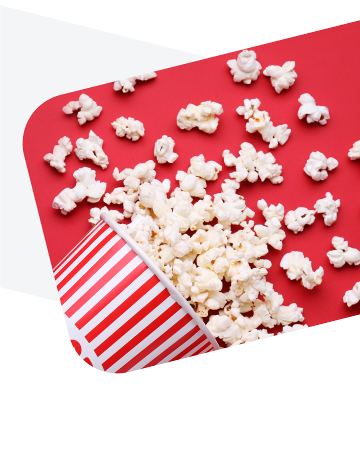 Iš dėžės išbirę spragėsiai raudoname fone