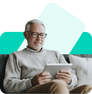 Vyras planšetėje skaito apie Ignitis savitarną